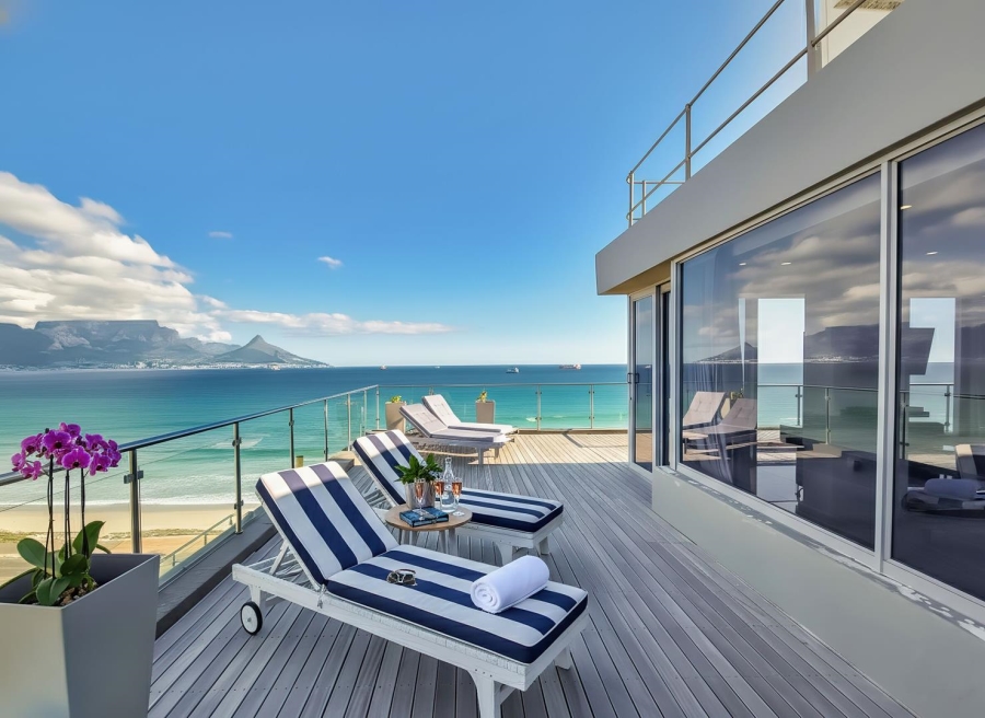 4 Bedroom Property for Sale in Bloubergrant Western Cape